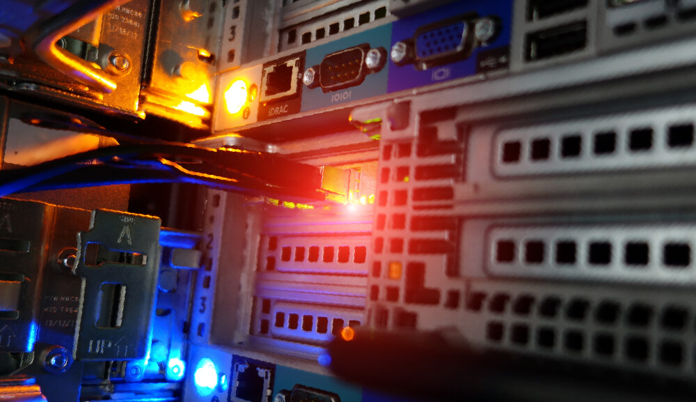 networking-infrastrutture-rete-internet-server.jpg