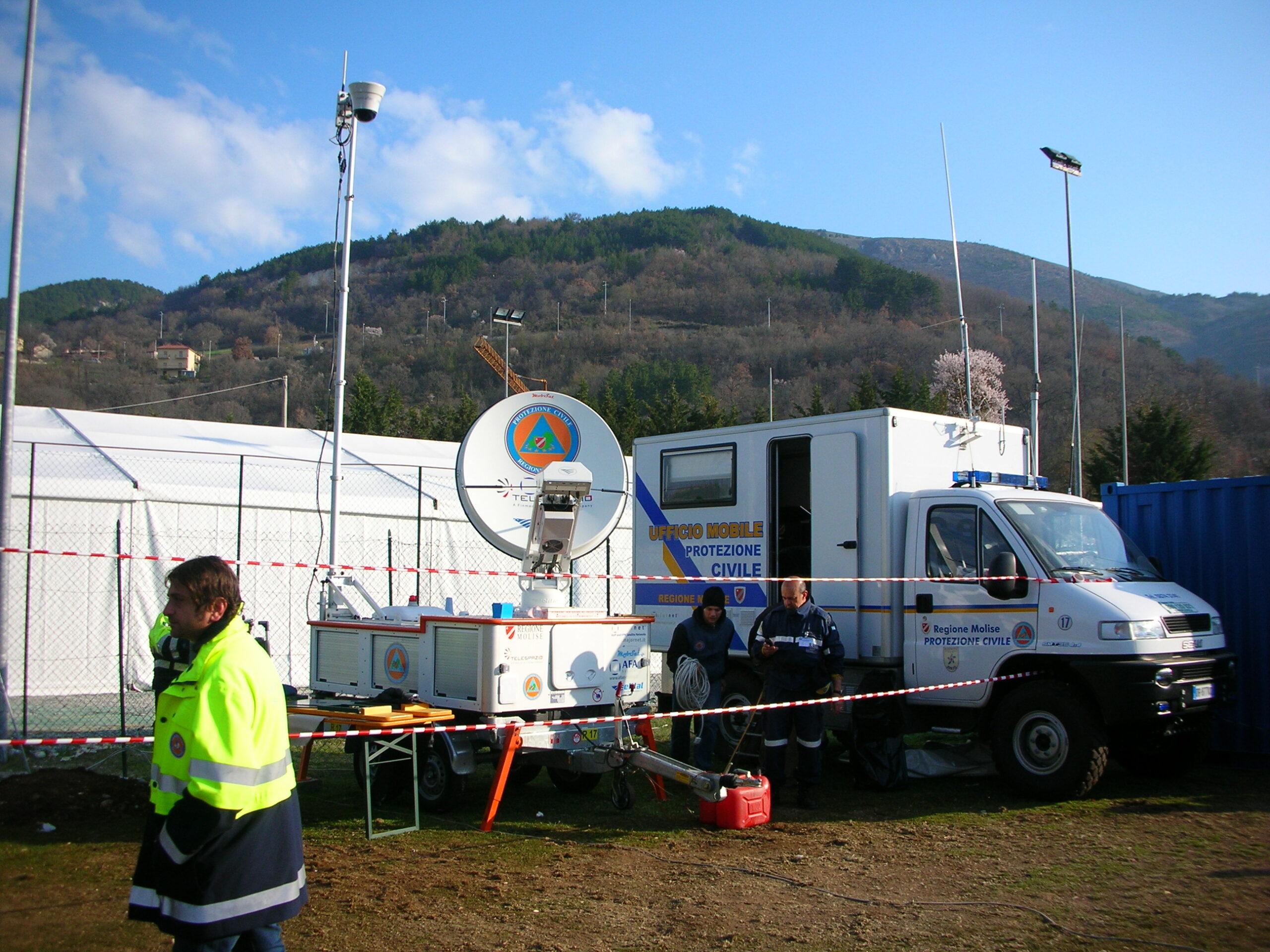 protezione-civile-comunica-con-l-aquila